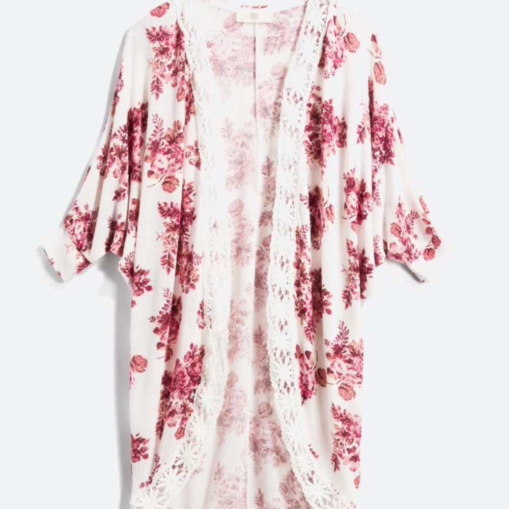 PINQUE
Ashlee Crochet Trim Cardigan